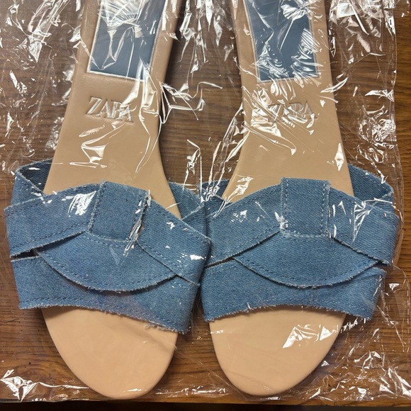 Zara Women's Elegant Cream Sandals - Picture 6 of 6